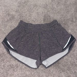 Lululemon heatherd gray hotty hot shorts size 4 low rise 2.5in